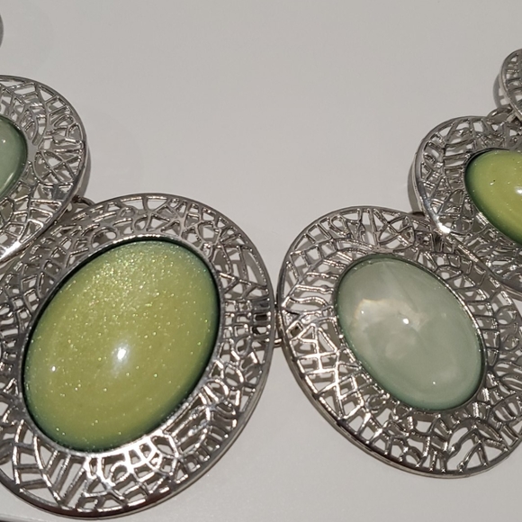 Beautiful Earrings + Necklace Set - Picture 2 of 4